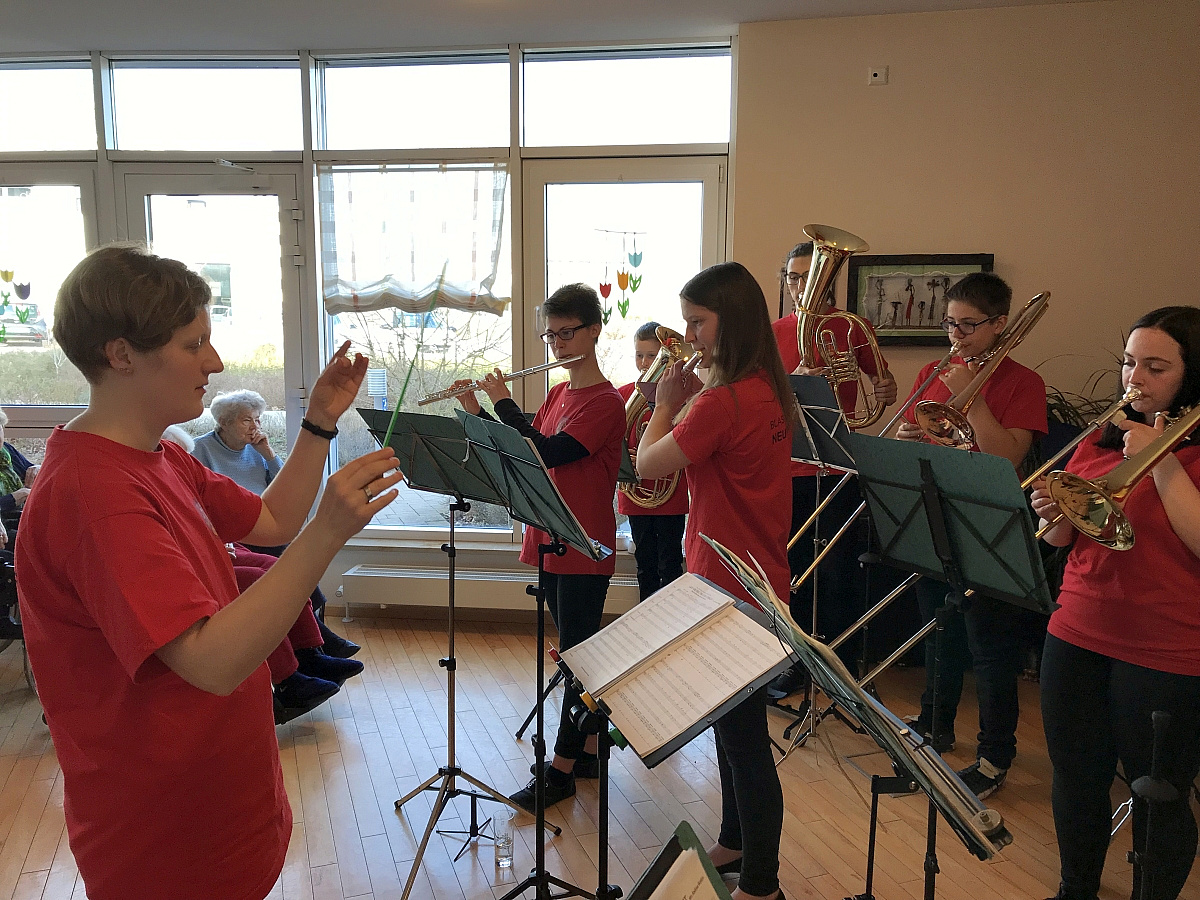 Nachwuchs spielt im ASB Seniorenzentrum